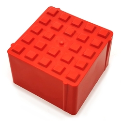 Oranžový plastový vyznačovací prvek FLOMA ProGrass MAX - délka 9,7 cm, šířka 9,7 cm a výška 5,9 cm