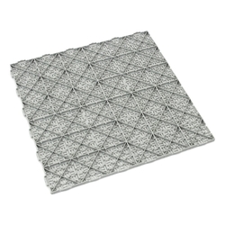 Světle šedá plastová děrovaná modulová terasová dlažba Linea Marte - délka 56,3 cm, šířka 56,3 cm a výška 1,3 cm