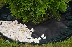 Zelený plastový skrytý zahradní obrubník FLOMA Stella Bord - délka 70 cm a výška 4,5 cm