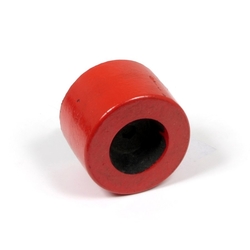 Červená plastová koncovka pro silniční obrubníky "samice" - délka 14,5 cm, šířka 14,5 cm a výška 10 cm