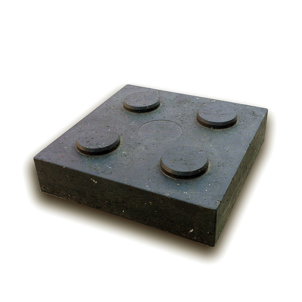 Černá plastová podkládací kostka "4 čepy" - délka 23,8 cm, šířka 23,8 cm a výška 5,3 cm